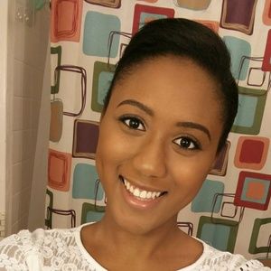 Meet your Posher, Dominique